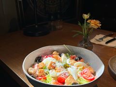 老教堂沙拉-JINNS锦时 steak&pizza(浸信会礼拜堂旧址店)