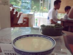 香滑凤凰奶-周大娘牛乳(旧寨古村总店)