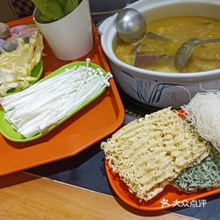 六小六豆花魚火鍋半自助餐廳