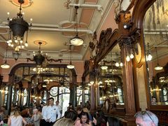 -Majestic Café