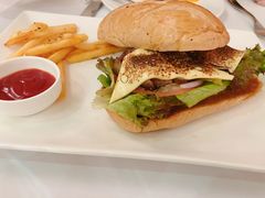 经典美式牛肉汉堡-摩根扒房(桐梓林店)