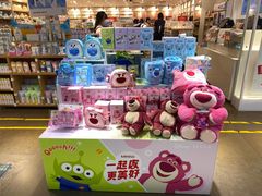 -名创优品(北京新中关购物中心地铁层店)
