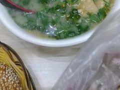 豆泡汤-洪峰浩老北京烧饼夹肉(角门路店)