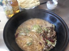-粘豆包柴火铁锅炖