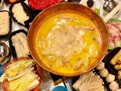 -鲜入围煮花胶鸡海鲜火锅