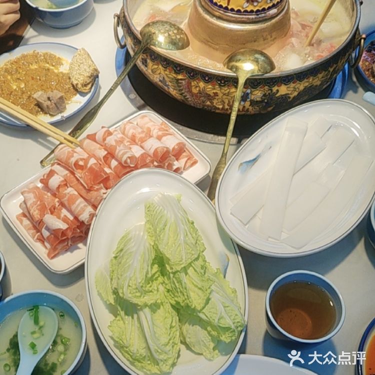 能够为客人详细的介绍步骤，这家餐厅的冰煮羊真是一绝