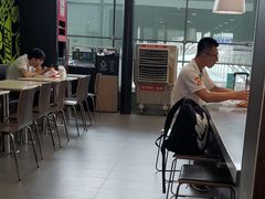 大堂-麦当劳(深圳北站高铁店)