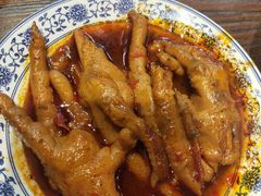 -爆炸头阿姨小四川正宗川味小吃(无任何分店)