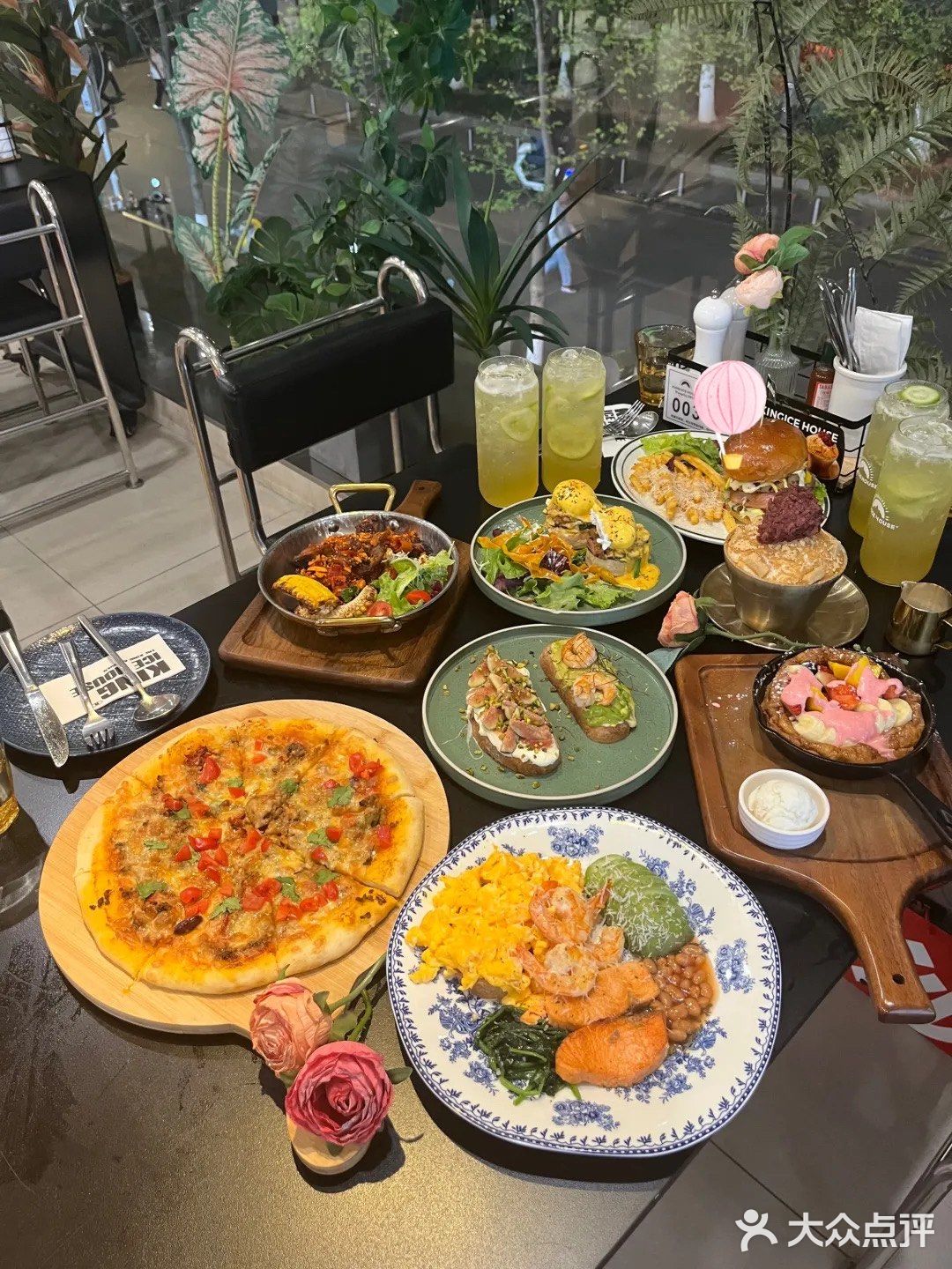 在国王冰室吃到了惊喜的汉堡和松饼冰淇淋