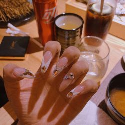 -手牵手美甲