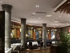 -八府香鸭·啫啫煲(华山路店)