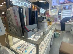 -美式眼镜·授权蔡司.依视路.尼康.豪雅.明月(南翔印象城店)