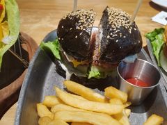 -三勾JJJ Burger&Coffee(梅溪湖店)