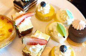 Assorted Dessert Box