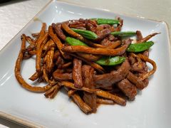 茶树菇辣炒牛柳-翡翠江南(国贸商城店)
