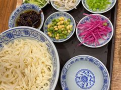 老北京炸酱面-门框胡同百年卤煮(新街口店)