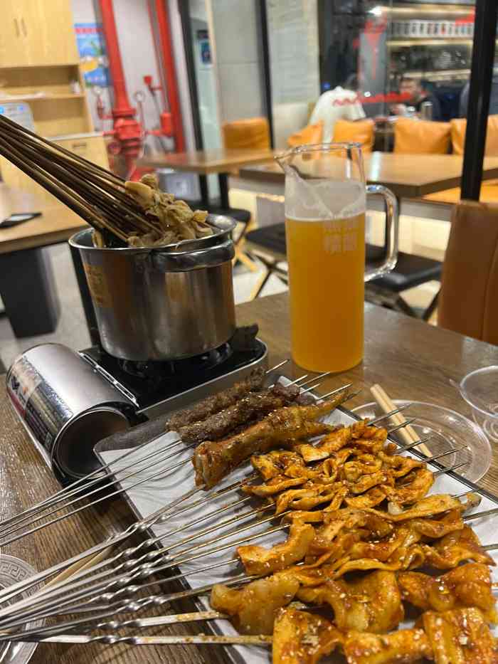 你瞅啥东北烧烤(车公庙店)-"[薄荷]环境:一开始去没那么多人,环境.