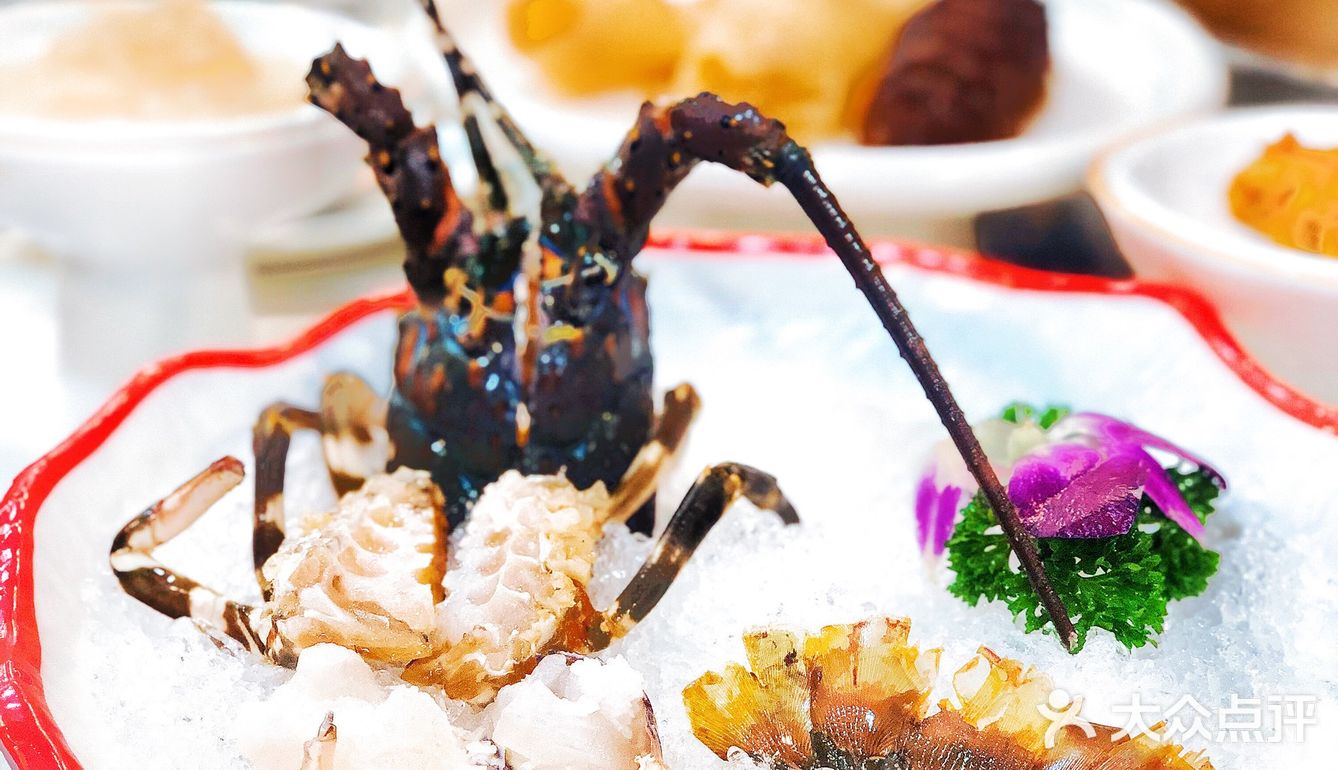 这家🍲海鲜火锅太猛，鲜到连汤底都喝完