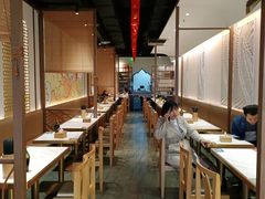 靠窗位-辣妹子麻辣烫