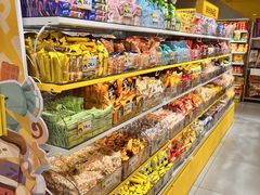 -咻啵翔翔零食基地(万达广场店)