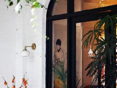 -彳亍咖啡·这里(水湾路店)