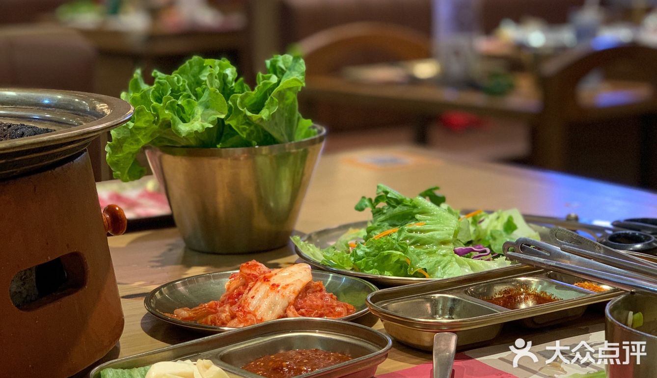 排队也要吃的烤肉[调皮]