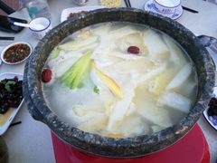 -墨脱石锅椰子鸡•香草鸭•东山羊(大东海店)