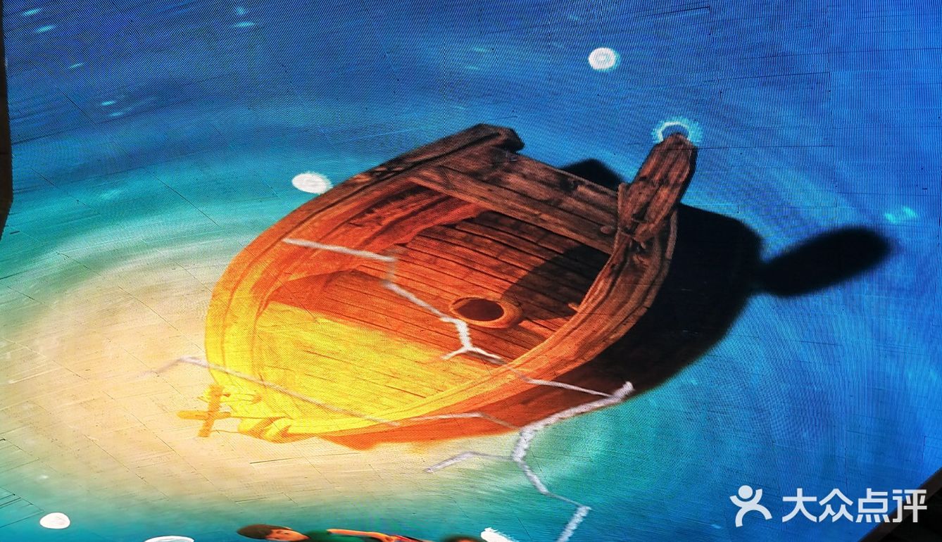 美食、商场,茶饮都有,最重要的是,徜徉在银河里