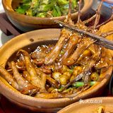 万宁这家……座无虚席！！还是这种烟火气小店🔥