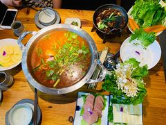 -野山舂·贵州现舂酸汤火锅(鸿通城店)