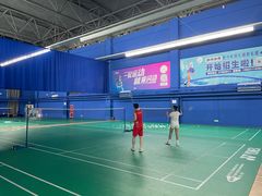 -中地华冠羽毛球俱乐部