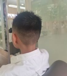 -首脑美发沙龙