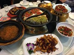 -阿瓦山寨·湘菜现炒·剁椒鱼头王(咸阳总店)