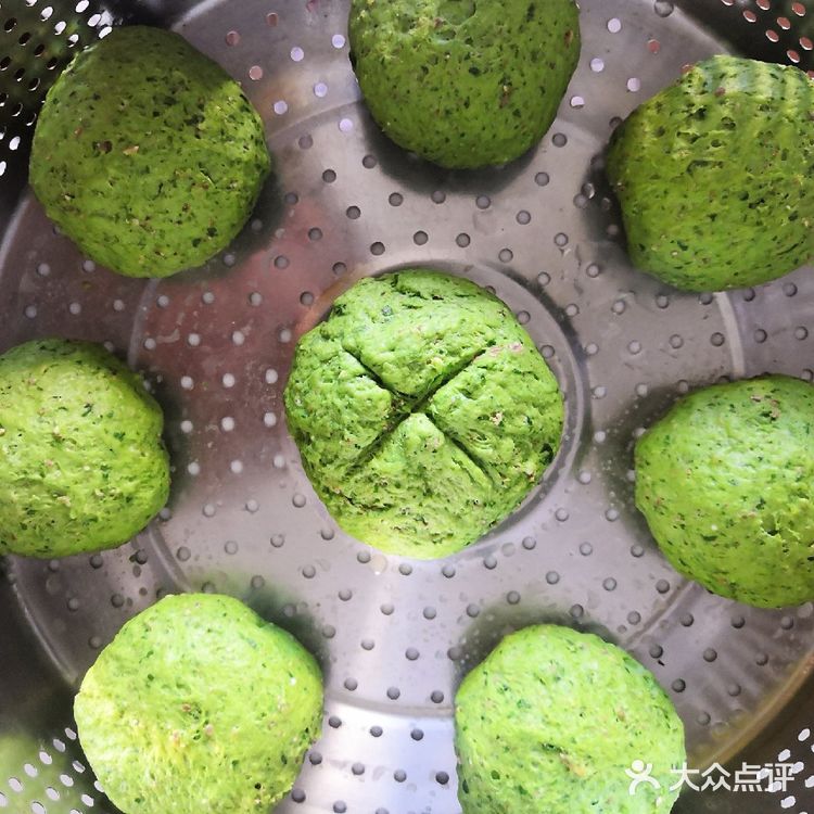 芹菜叶黑燕麦馒头