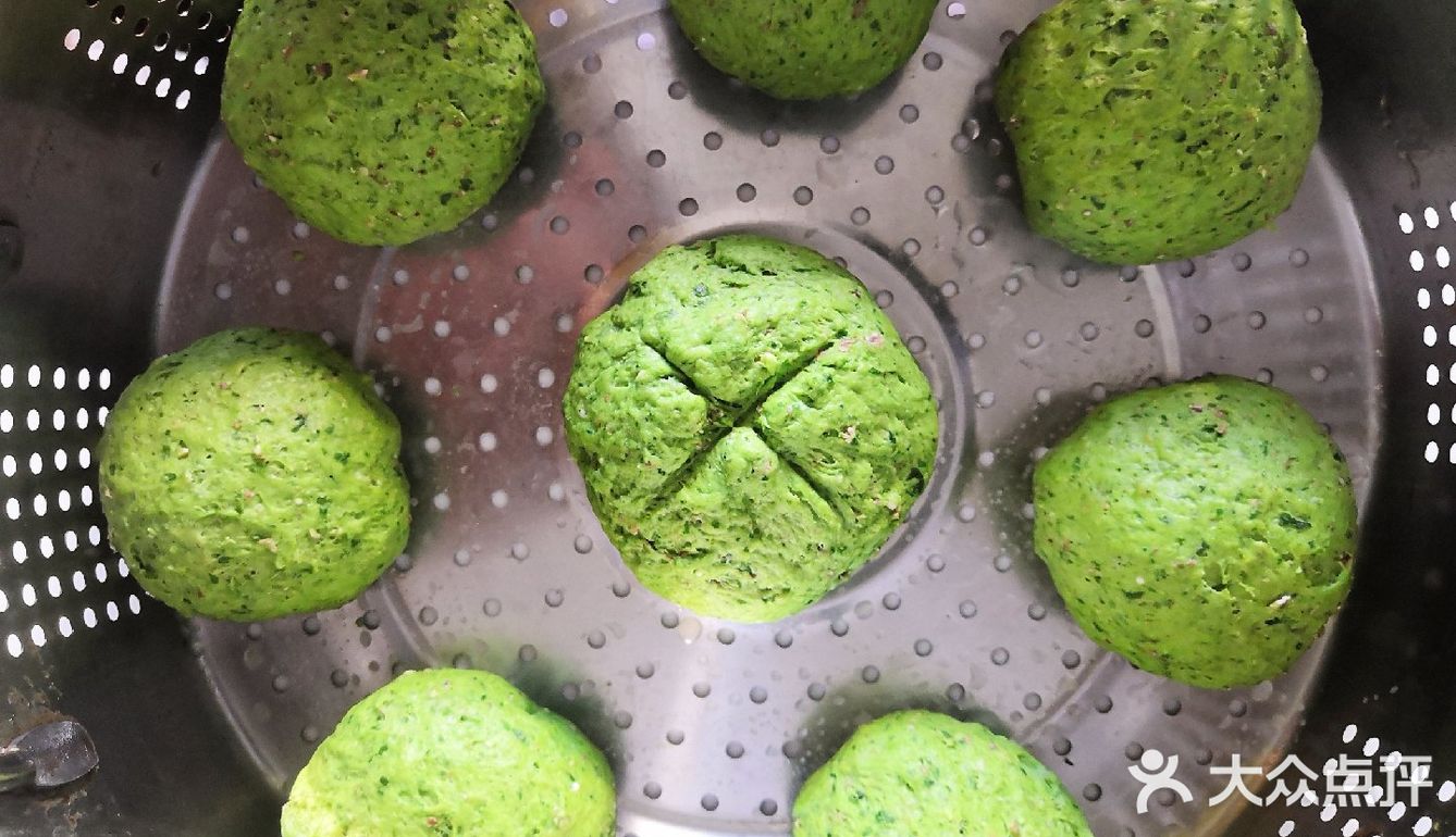 芹菜叶黑燕麦馒头