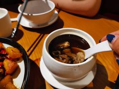 羊肚菌炖排骨汤-隔壁老王·家常云南菜(花巷店)
