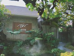 -Chom Cafe and Restaurant
