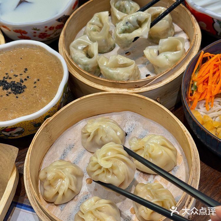 宁波城隍庙！超多小吃！！好吃s了！快去吃！！