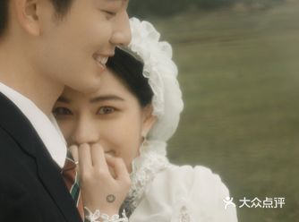 美爆朋友圈的婚纱照电影感婚纱照