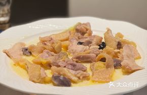 Olive Crystal Steamed Chicken