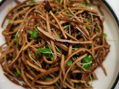香椿苗拌黑豆干-合兴居烤鸭店