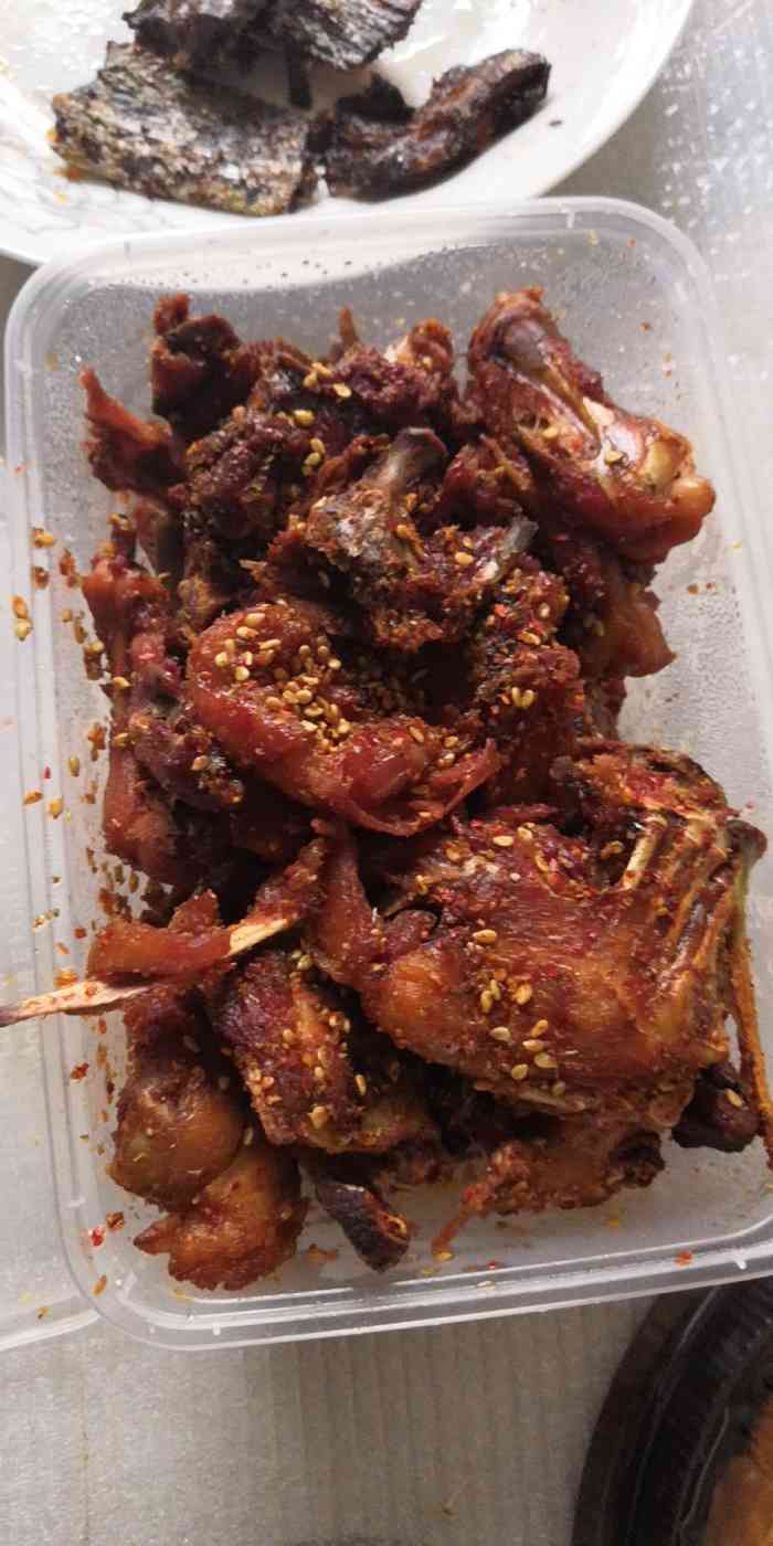 打分    /人 甜辣口味,量不大,适合当零食吃.