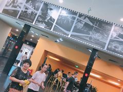 等候区-大地影院(宁波培罗成店)