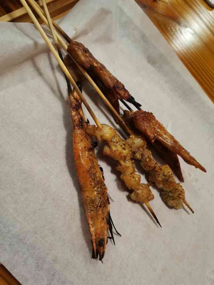 老铁烧烤(中山北路店)-"[薄荷]环境:地址在西藏北路出来,右手.