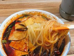 麻辣米线-老字号杨坡红油米线腊汁肉夹馍(东四道巷店)