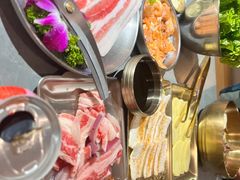 -围炉肉舍•炭烤活鳗•丹东海鲜烤肉(步行街店)