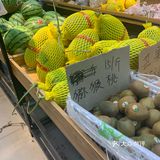 品种还挺丰富的，门口也是每天都摆着先切的水果