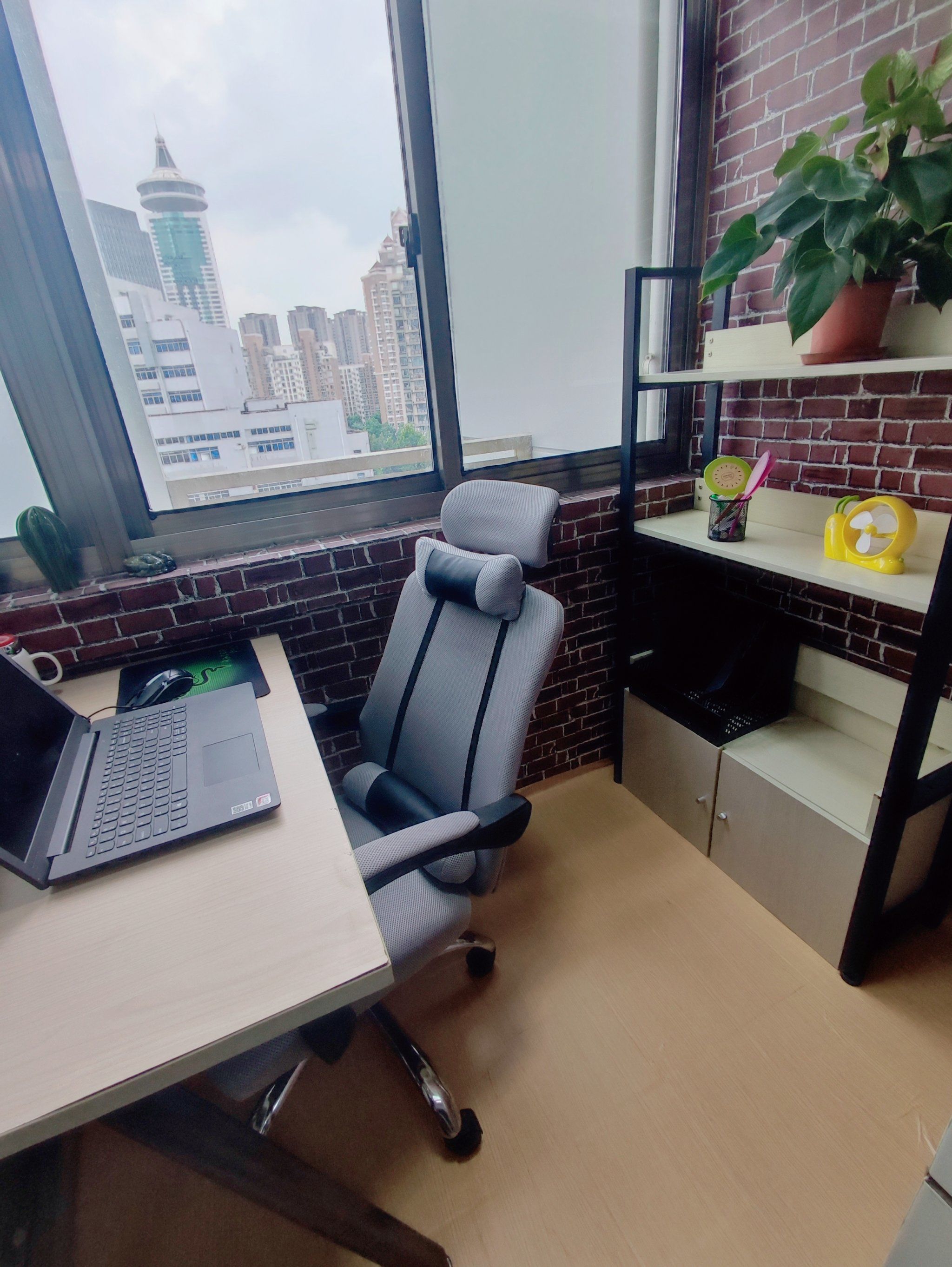 一个人办公也很棒 超好的办公室 风景也好