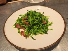 鸡油腊味炒豆苗-潮界(虹桥新天地店)