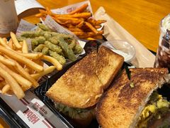 -The Habit Burger Grill 哈比特汉堡(复兴soho店)
